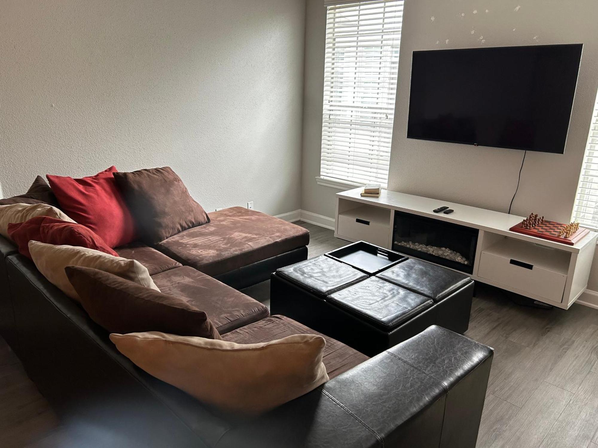 Of Both Worlds River Oaks Galleria Apartment *